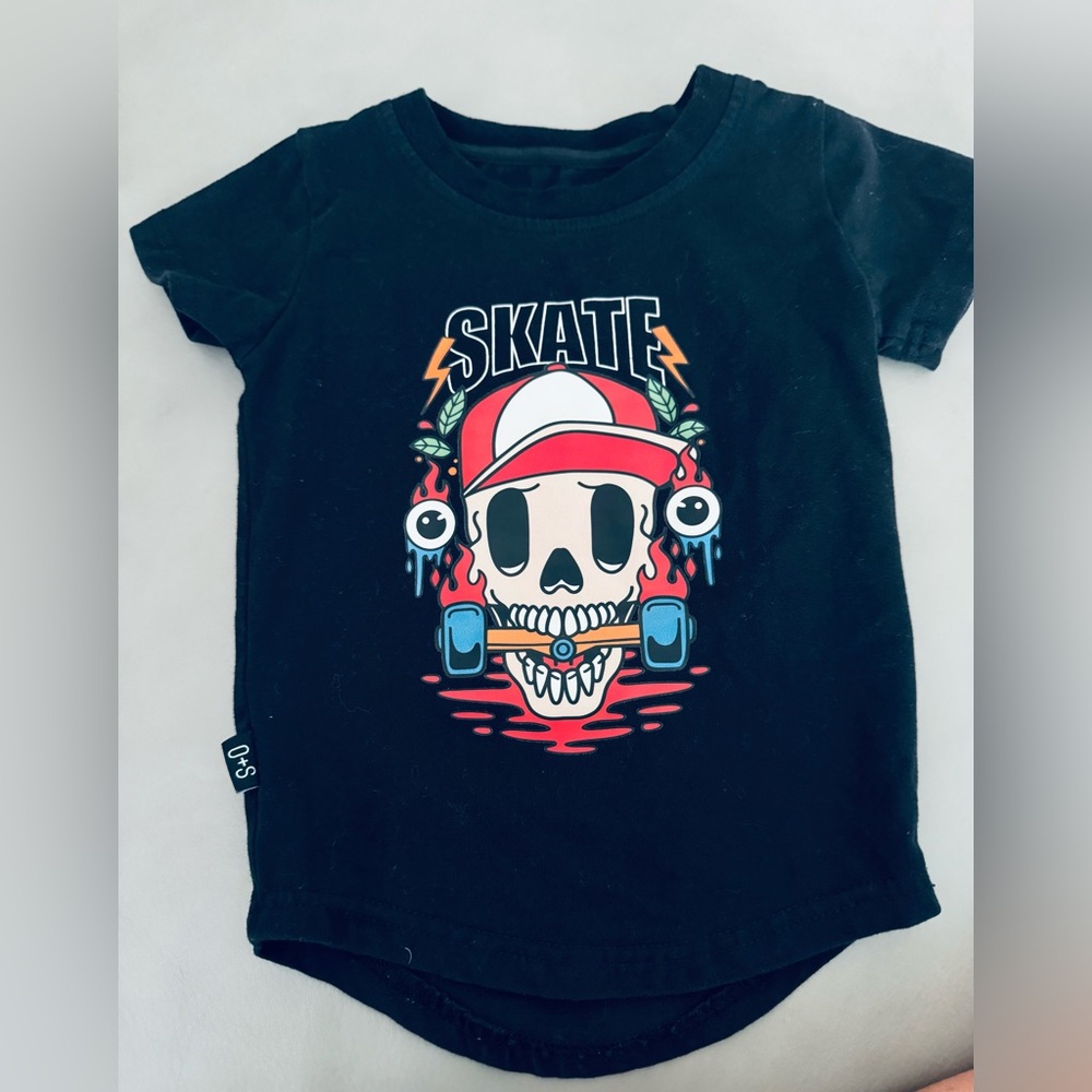 Olive + scout short sleeve skull skate shirt